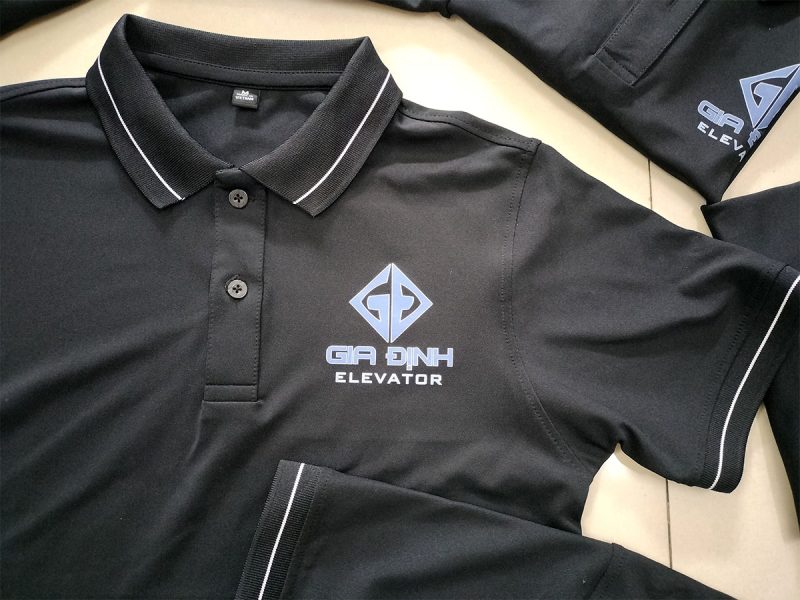 Chi tiết áo đồng phục polo màu đen sọc nhỏ